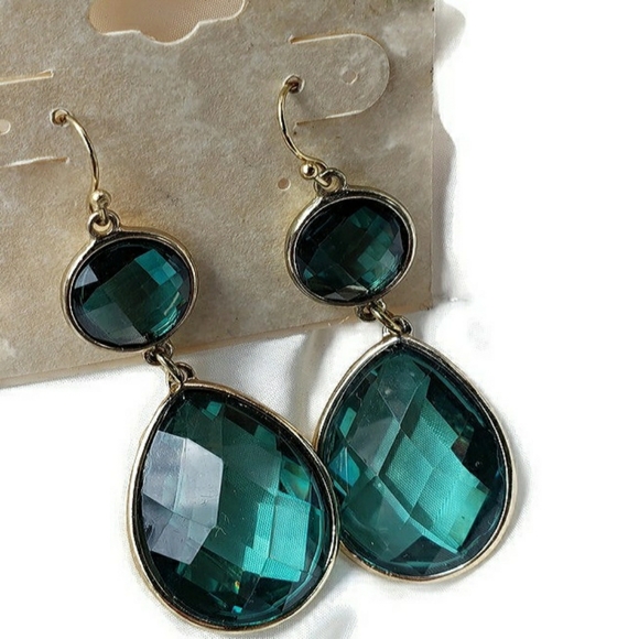 Courtney G Green Imitates Emerald Oval Diamond Cut - Picture 2 of 4